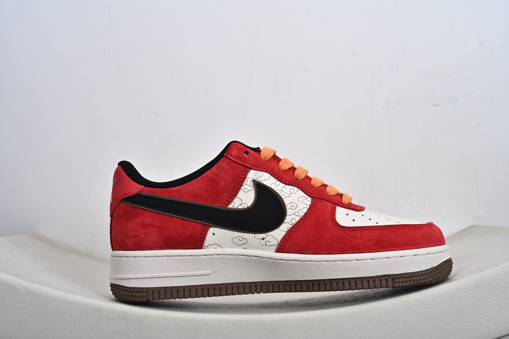 Nike AIR FORCE 1 2026马年限定款太懂国人审美了正红麂皮配黑金勾 JP2026-157-Top High Quatity Cheap Sneakers Fashion Clothing Clothes Bags handbags Shoes of all Brand wholesale With The best Quality And Beautiful Price from China Factory Chinese suppliers wholesaler seller Nike AIR FORCE 1 2026马年限定款太懂国人审美了正红麂皮配黑金勾 JP2026-157