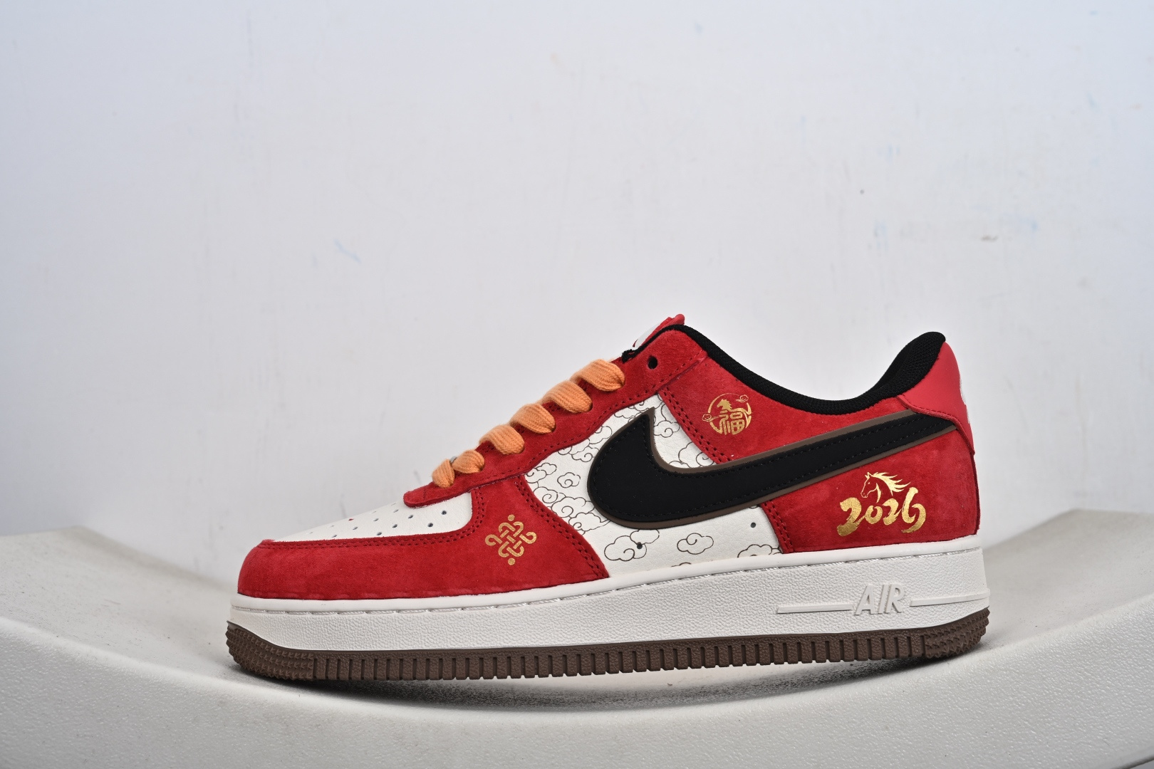 Nike AIR FORCE 1 2026马年限定款太懂国人审美了正红麂皮配黑金勾 JP2026-157-Top High Quatity Cheap Sneakers Fashion Clothing Clothes Bags handbags Shoes of all Brand wholesale With The best Quality And Beautiful Price from China Factory Chinese suppliers wholesaler seller Nike AIR FORCE 1 2026马年限定款太懂国人审美了正红麂皮配黑金勾 JP2026-157