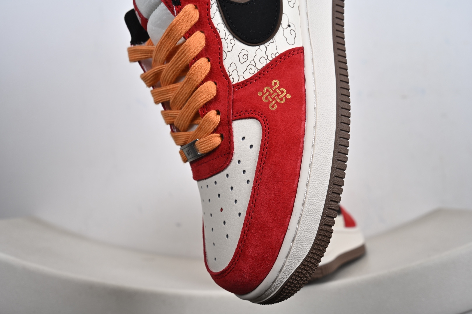 Nike AIR FORCE 1 2026马年限定款太懂国人审美了正红麂皮配黑金勾 JP2026-157-Top High Quatity Cheap Sneakers Fashion Clothing Clothes Bags handbags Shoes of all Brand wholesale With The best Quality And Beautiful Price from China Factory Chinese suppliers wholesaler seller Nike AIR FORCE 1 2026马年限定款太懂国人审美了正红麂皮配黑金勾 JP2026-157