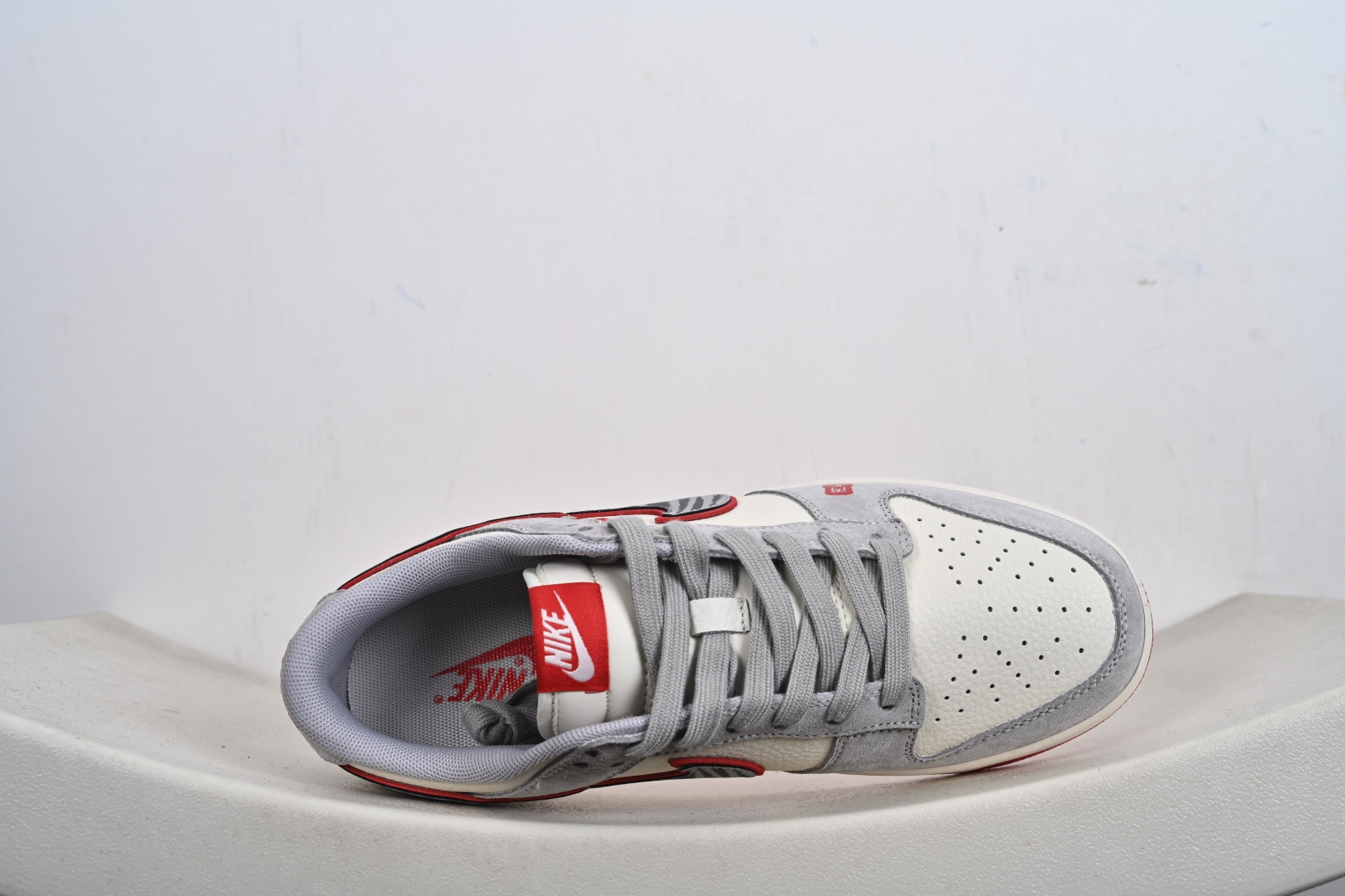 Nike SB Dunk Low C联名款纯 LX1988-820
