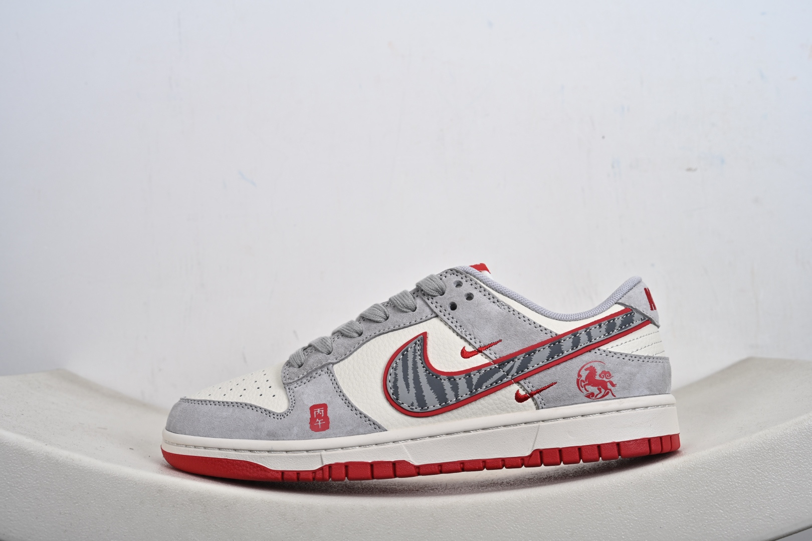 Nike SB Dunk Low C联名款纯 LX1988-820