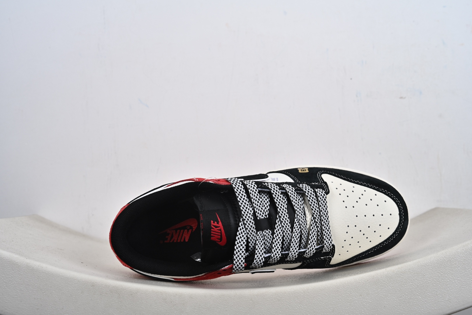 定制版 Nike dunk Low 马年限定 经典灰红 低帮休闲板鞋 YX5066-403