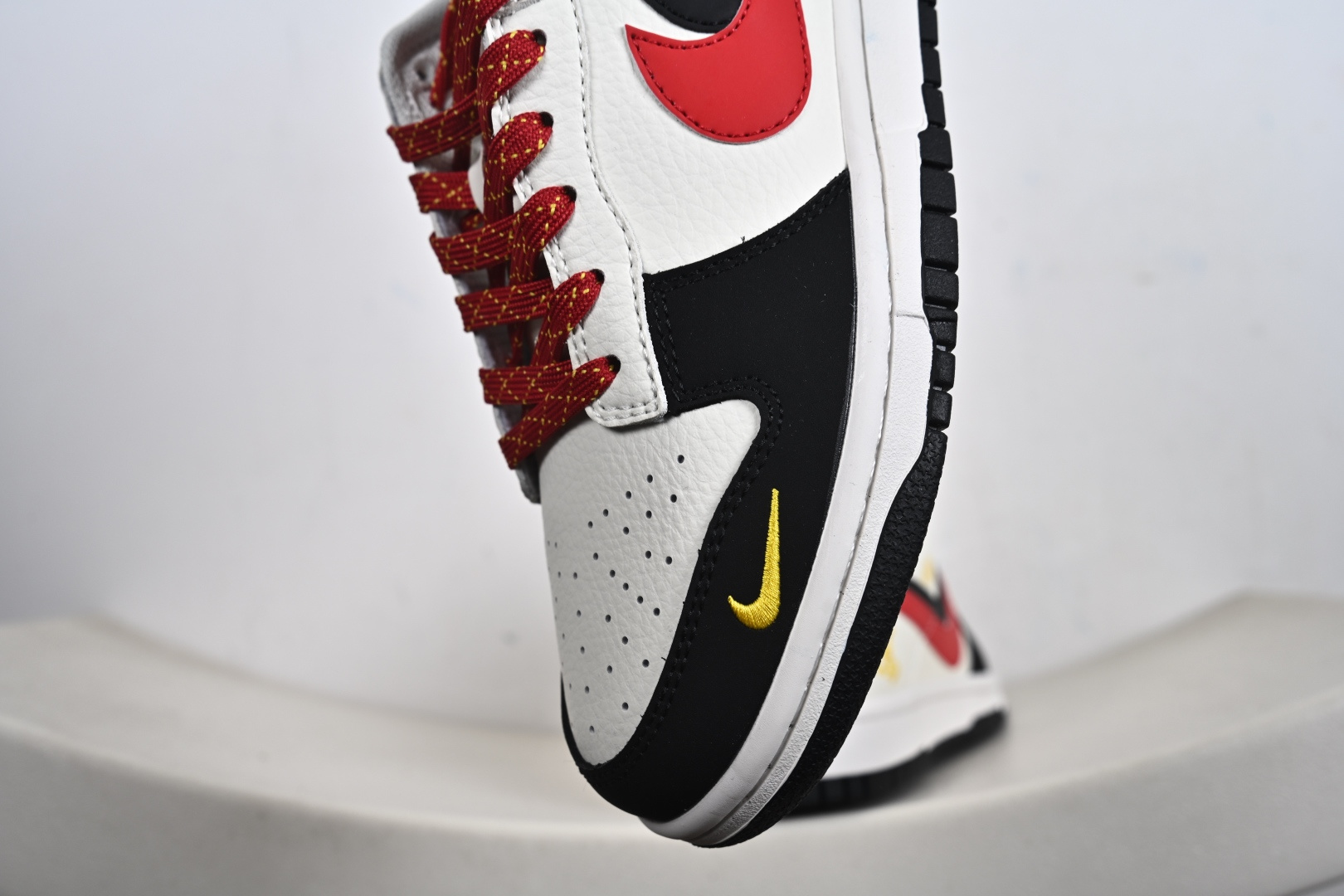 定制版 Nike dunk Low 马年限定 双钩黑白红低帮休闲板鞋 XD6188-055