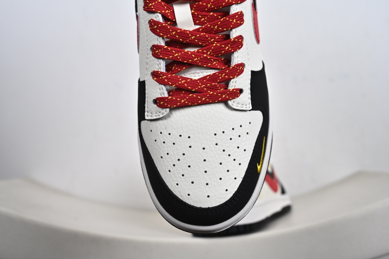 定制版 Nike dunk Low 马年限定 双钩黑白红低帮休闲板鞋 XD6188-055