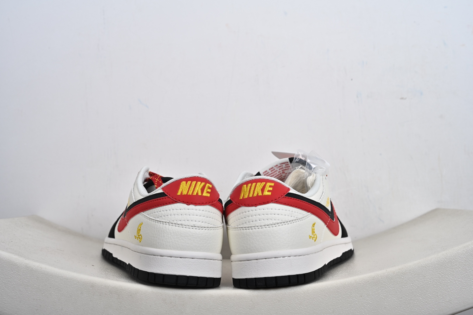 定制版 Nike dunk Low 马年限定 双钩黑白红低帮休闲板鞋 XD6188-055