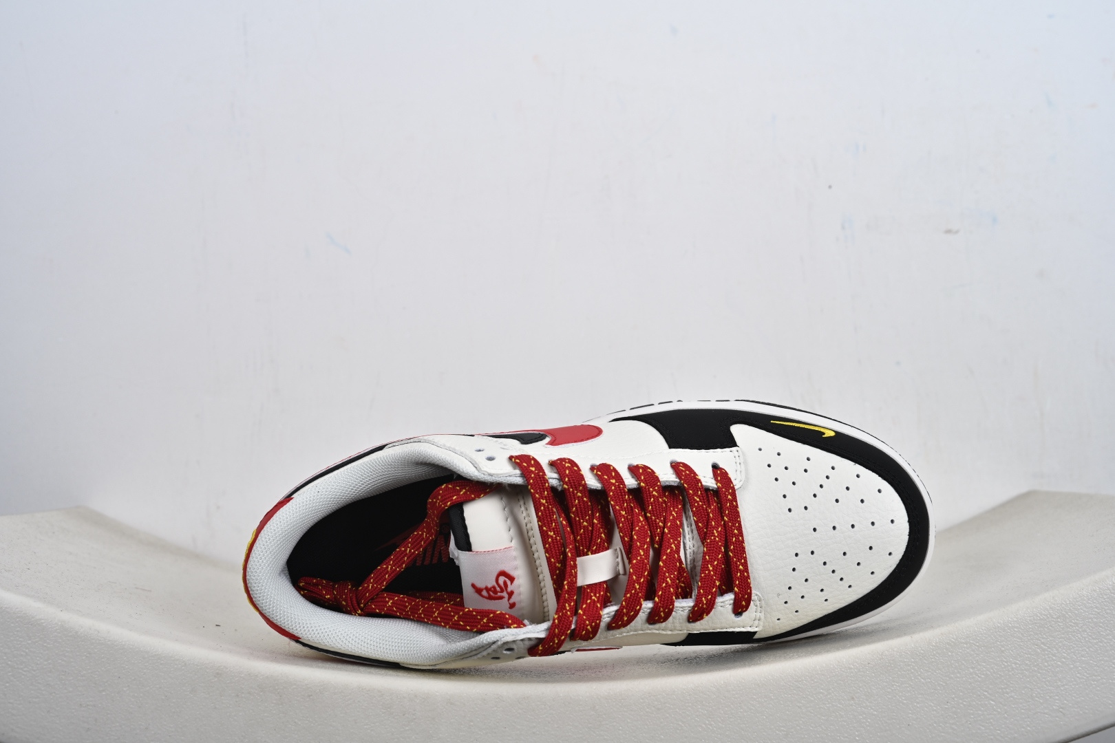定制版 Nike dunk Low 马年限定 双钩黑白红低帮休闲板鞋 XD6188-055