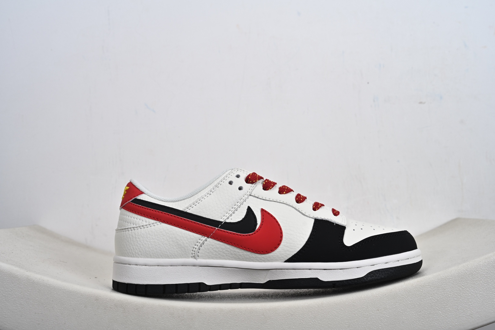 定制版 Nike dunk Low 马年限定 双钩黑白红低帮休闲板鞋 XD6188-055