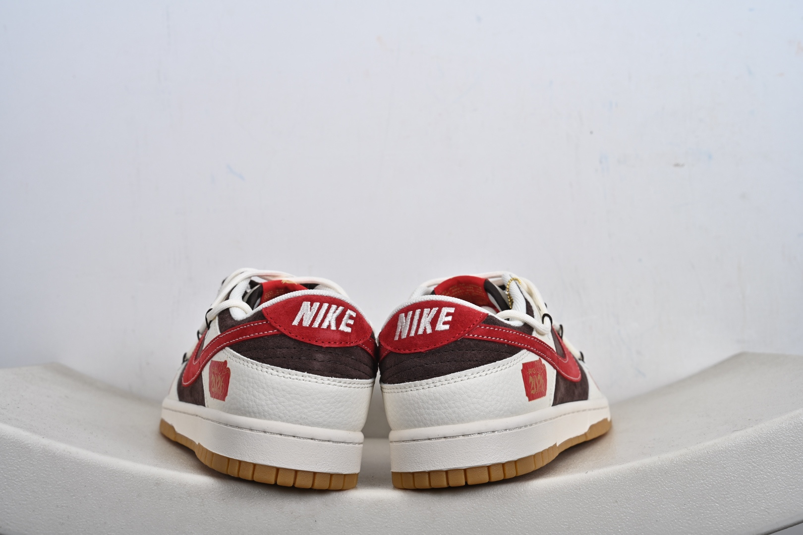 2026马年专属 Nike SB Dunk Low 直接戳中潮流心巴白棕撞色搭酒红细节 YX5066-C66