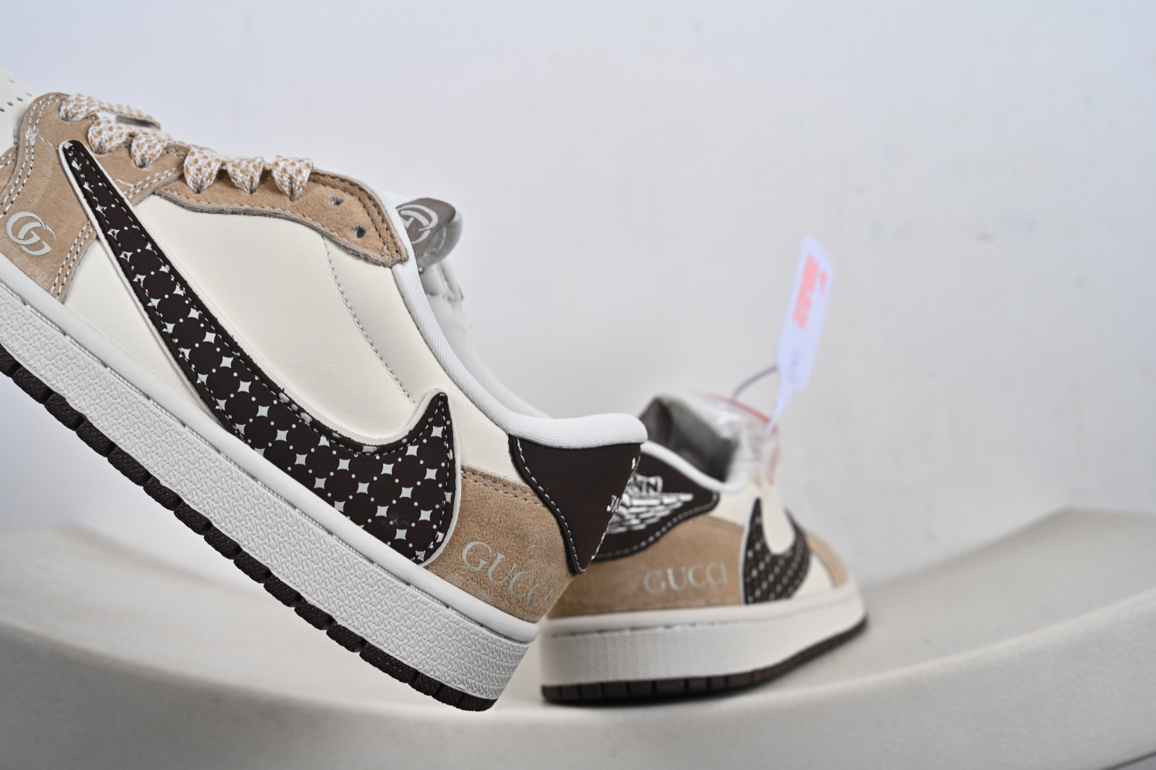 定制版Air Jordan 1 Low AJ1 乔1 古驰联名 高端定制 倒钩低帮复古篮球鞋 LD2028-075-Top High Quatity Cheap Sneakers Fashion Clothing Clothes Bags handbags Shoes of all Brand wholesale With The best Quality And Beautiful Price from China Factory Chinese suppliers wholesaler seller 定制版Air Jordan 1 Low AJ1 乔1 古驰联名 高端定制 倒钩低帮复古篮球鞋 LD2028-075
