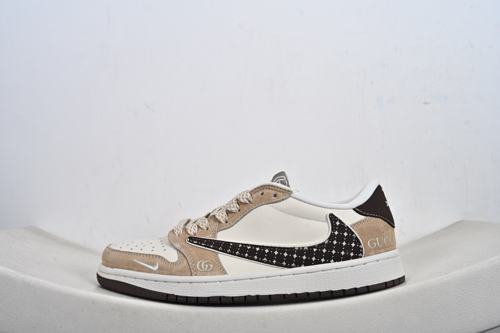 定制版Air Jordan 1 Low AJ1 乔1 古驰联名 高端定制 倒钩低帮复古篮球鞋 LD2028-075-Top High Quatity Cheap Sneakers Fashion Clothing Clothes Bags handbags Shoes of all Brand wholesale With The best Quality And Beautiful Price from China Factory Chinese suppliers wholesaler seller 定制版Air Jordan 1 Low AJ1 乔1 古驰联名 高端定制 倒钩低帮复古篮球鞋 LD2028-075