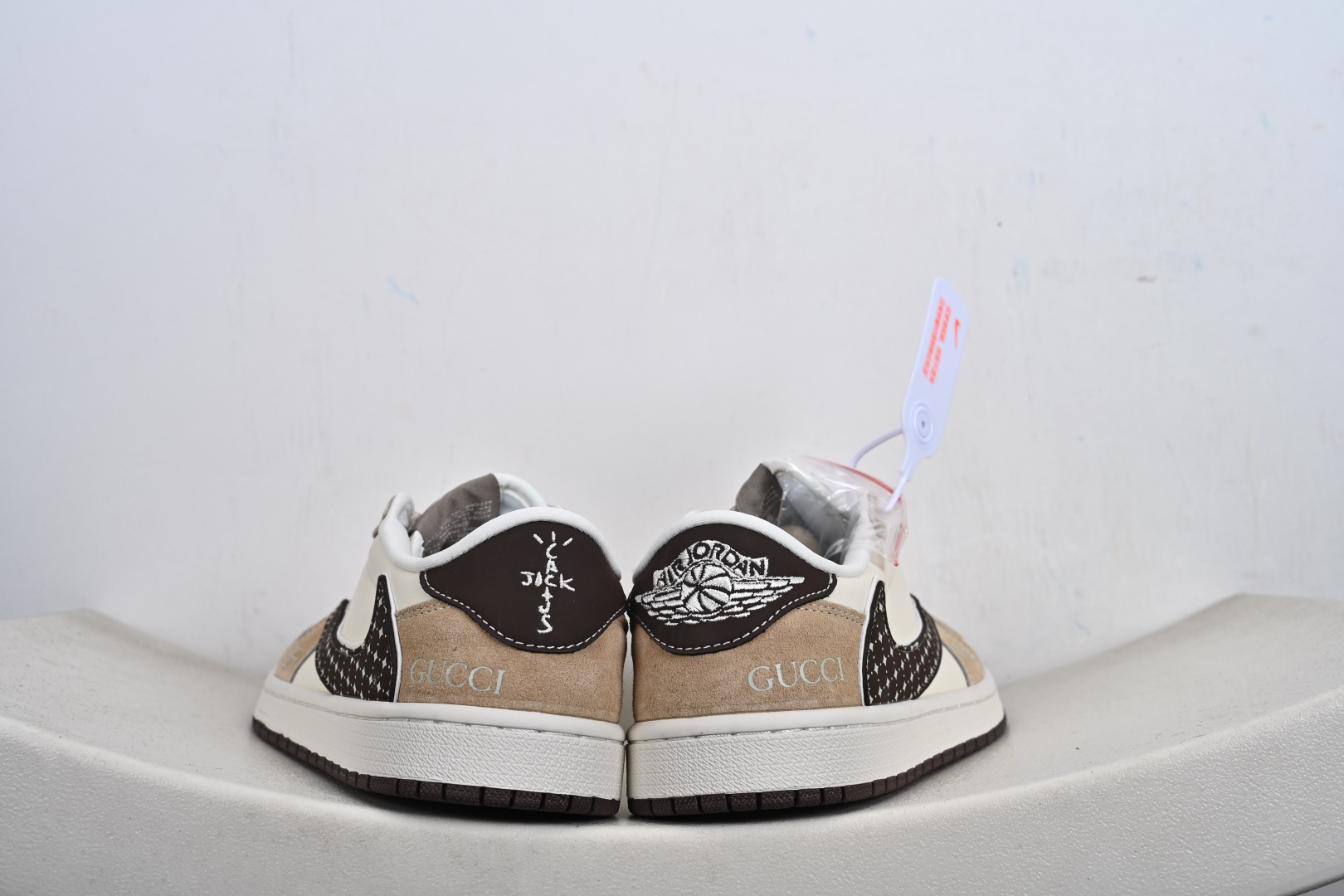 定制版Air Jordan 1 Low AJ1 乔1 古驰联名 高端定制 倒钩低帮复古篮球鞋 LD2028-075-Top High Quatity Cheap Sneakers Fashion Clothing Clothes Bags handbags Shoes of all Brand wholesale With The best Quality And Beautiful Price from China Factory Chinese suppliers wholesaler seller 定制版Air Jordan 1 Low AJ1 乔1 古驰联名 高端定制 倒钩低帮复古篮球鞋 LD2028-075
