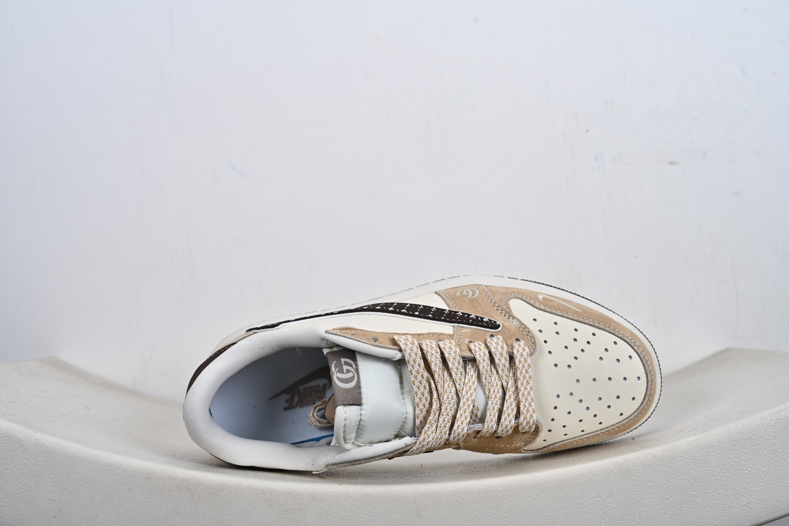 定制版Air Jordan 1 Low AJ1 乔1 古驰联名 高端定制 倒钩低帮复古篮球鞋 LD2028-075-Top High Quatity Cheap Sneakers Fashion Clothing Clothes Bags handbags Shoes of all Brand wholesale With The best Quality And Beautiful Price from China Factory Chinese suppliers wholesaler seller 定制版Air Jordan 1 Low AJ1 乔1 古驰联名 高端定制 倒钩低帮复古篮球鞋 LD2028-075