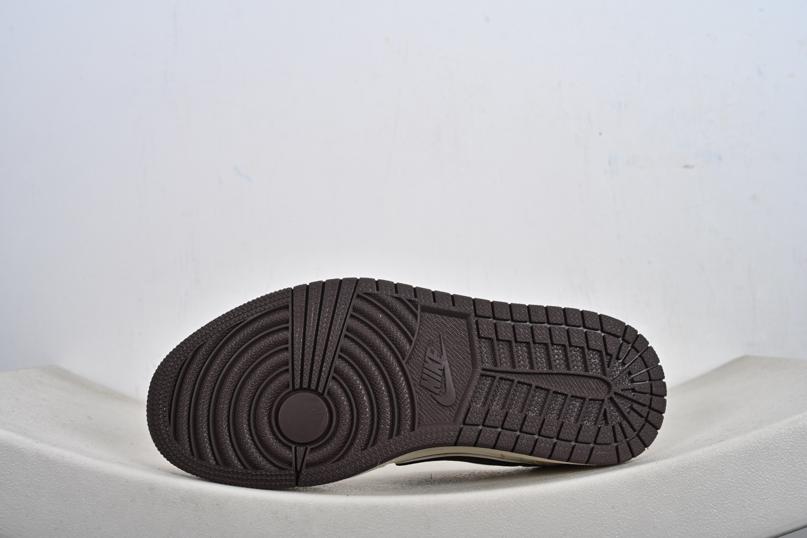 定制版Air Jordan 1 Low AJ1 乔1 古驰联名 高端定制 倒钩低帮复古篮球鞋 LD2028-075-Top High Quatity Cheap Sneakers Fashion Clothing Clothes Bags handbags Shoes of all Brand wholesale With The best Quality And Beautiful Price from China Factory Chinese suppliers wholesaler seller 定制版Air Jordan 1 Low AJ1 乔1 古驰联名 高端定制 倒钩低帮复古篮球鞋 LD2028-075