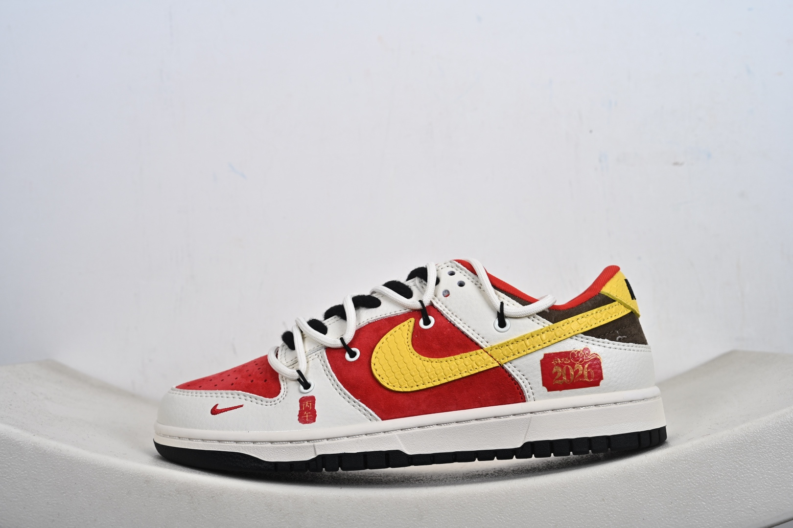 定制版Nike SB Dunk Low 红白黄撞色 高端定制 低帮休闲板鞋 YX5066-C65