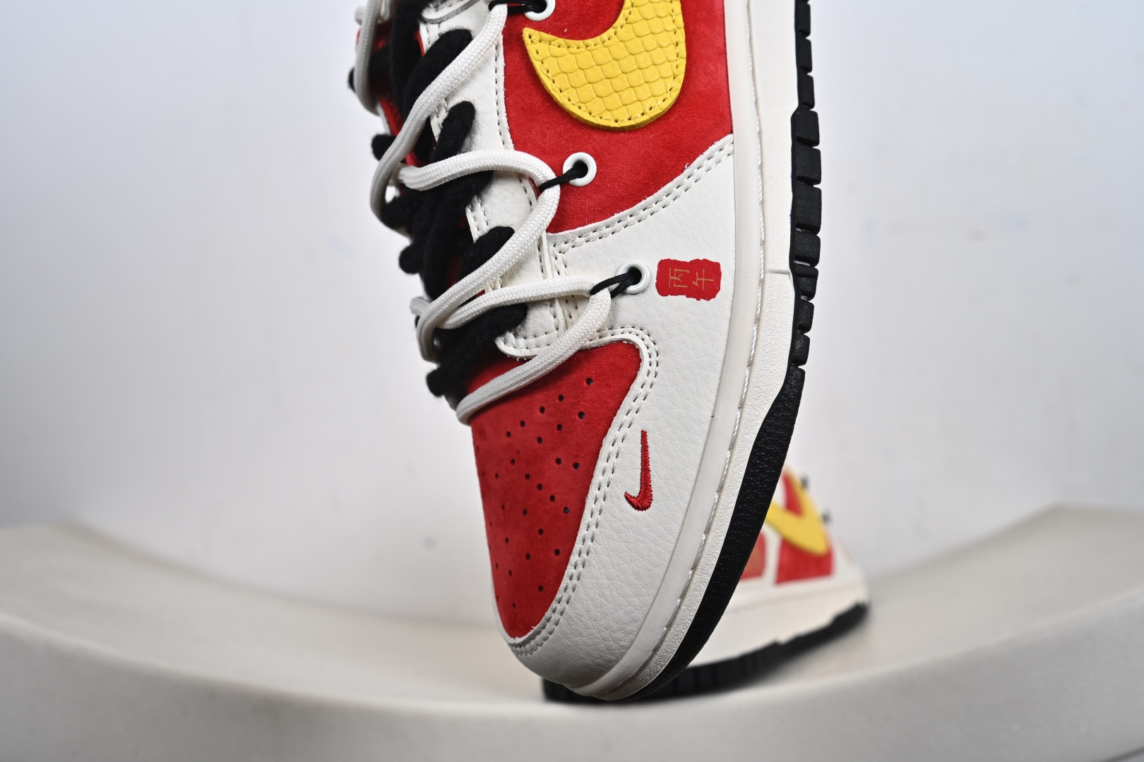 定制版Nike SB Dunk Low 红白黄撞色 高端定制 低帮休闲板鞋 YX5066-C65