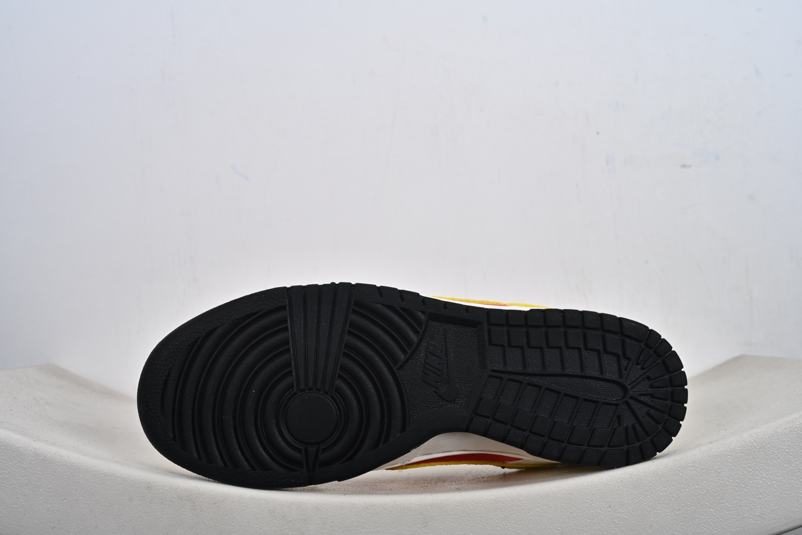定制版Nike SB Dunk Low 红白黄撞色 高端定制 低帮休闲板鞋 YX5066-C65