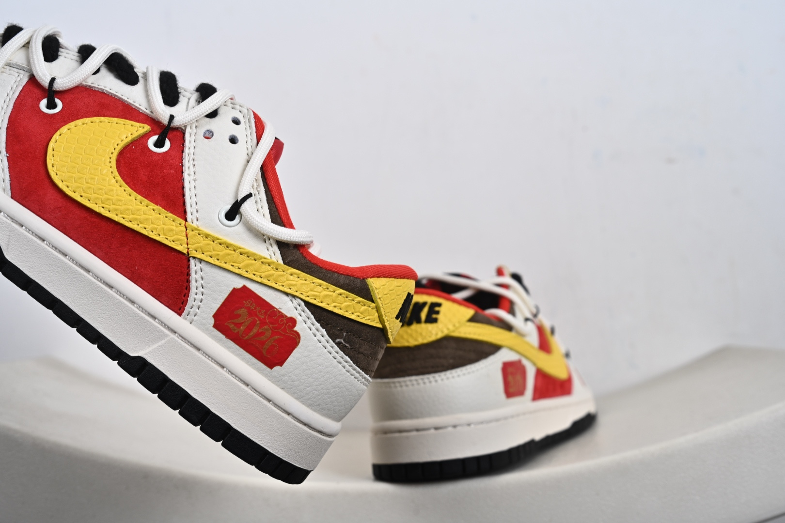 定制版Nike SB Dunk Low 红白黄撞色 高端定制 低帮休闲板鞋 YX5066-C65