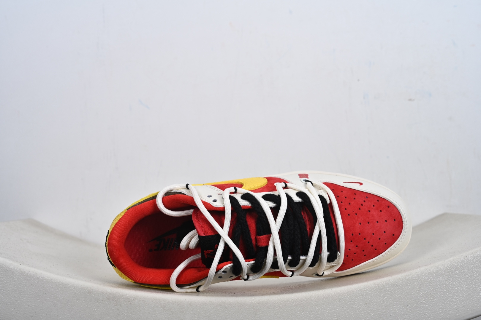 定制版Nike SB Dunk Low 红白黄撞色 高端定制 低帮休闲板鞋 YX5066-C65