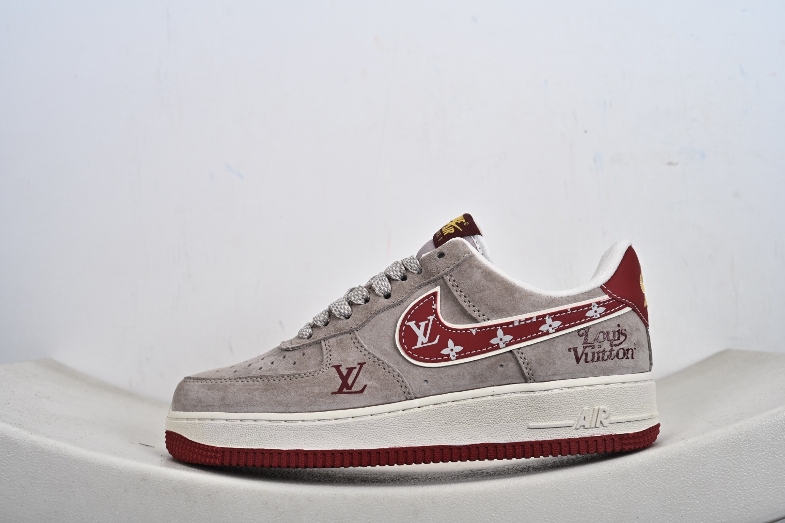 定制版AF1×LV联名款奢华感拉满灰红麂皮拼接质感高级 KL1688-002