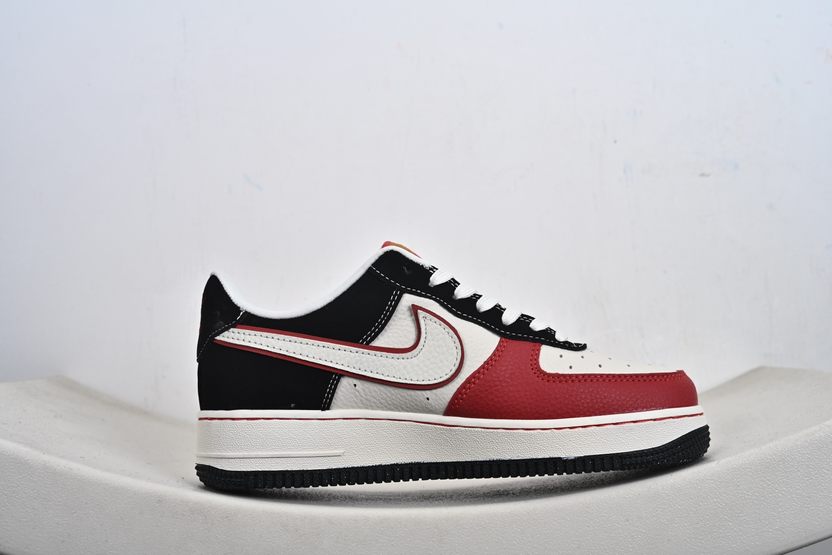 Nike Air Force 1'07 Low 马年限定 黑红恭喜发财 空军一号低帮休闲板鞋 DF0188-129