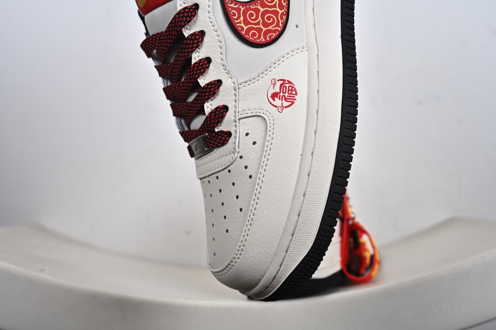 2026马年限定潮流 Nike Air Force 1 空军一号 爆款高端定制 以米白色皮革为主 MZ9588-819-Top High Quatity Cheap Sneakers Fashion Clothing Clothes Bags handbags Shoes of all Brand wholesale With The best Quality And Beautiful Price from China Factory Chinese suppliers wholesaler seller 2026马年限定潮流 Nike Air Force 1 空军一号 爆款高端定制 以米白色皮革为主 MZ9588-819