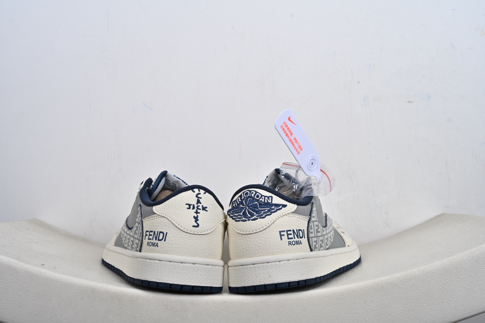 Nike Air Jordan 1 x Travis Scott AJ1倒勾 乔一倒钩 ‘DIY’定制 耐克 低帮文化篮球鞋 LD2028-068