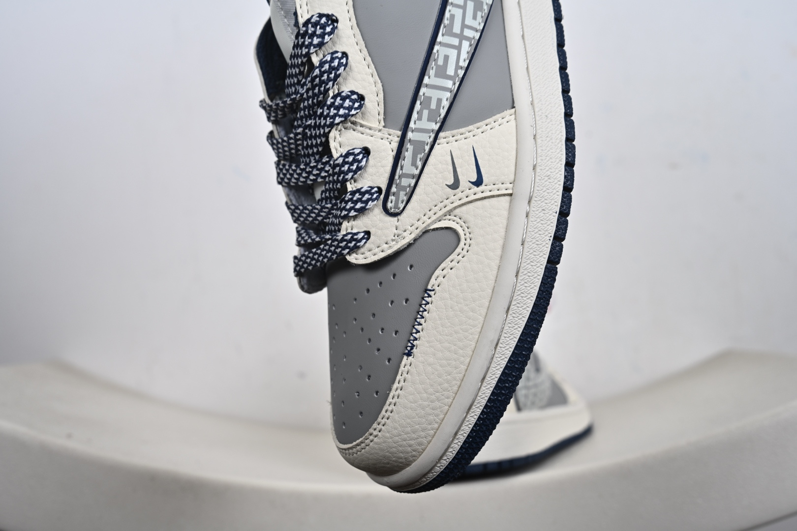 Nike Air Jordan 1 x Travis Scott AJ1倒勾 乔一倒钩 ‘DIY’定制 耐克 低帮文化篮球鞋 LD2028-068