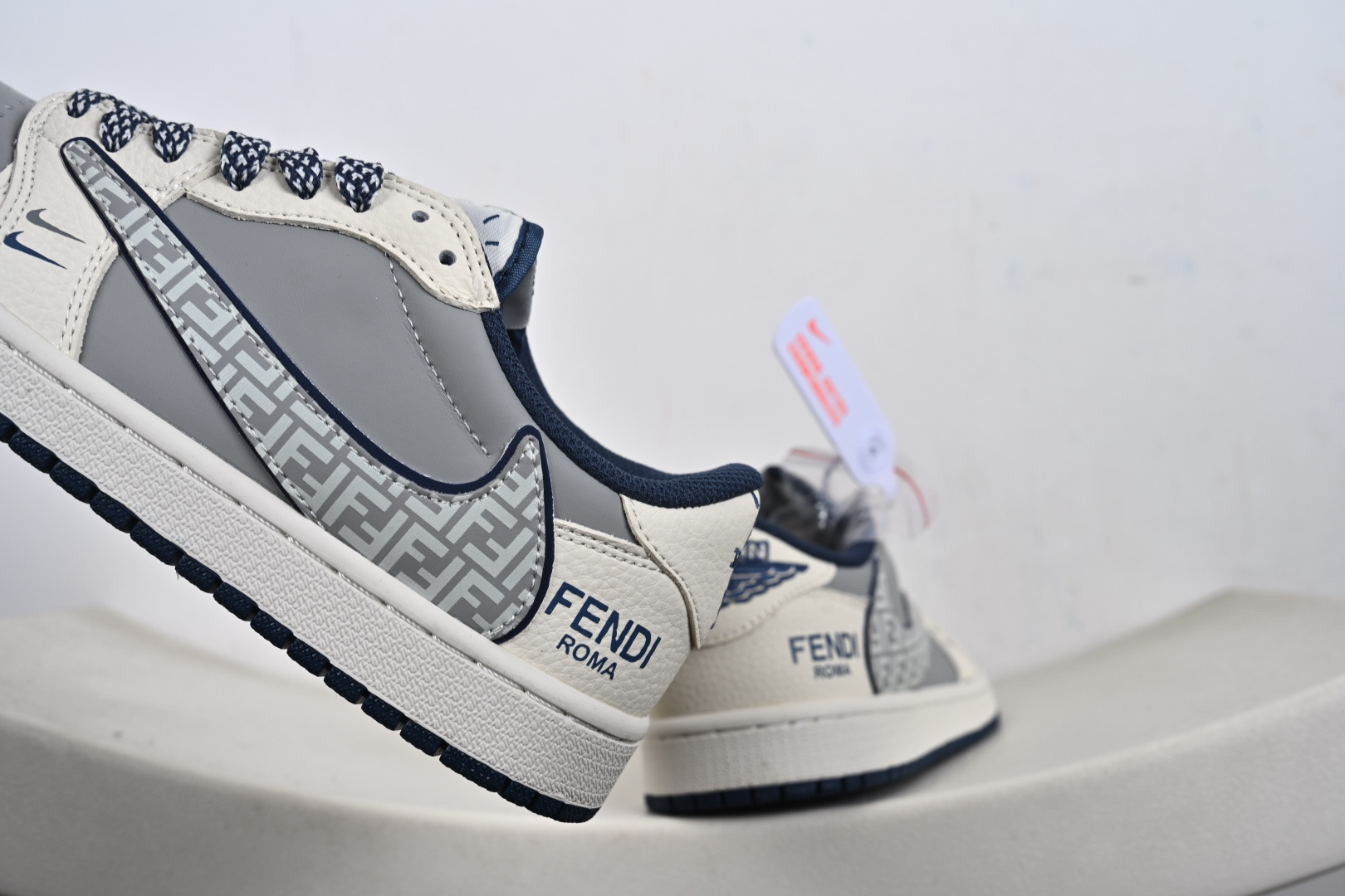 Nike Air Jordan 1 x Travis Scott AJ1倒勾 乔一倒钩 ‘DIY’定制 耐克 低帮文化篮球鞋 LD2028-068