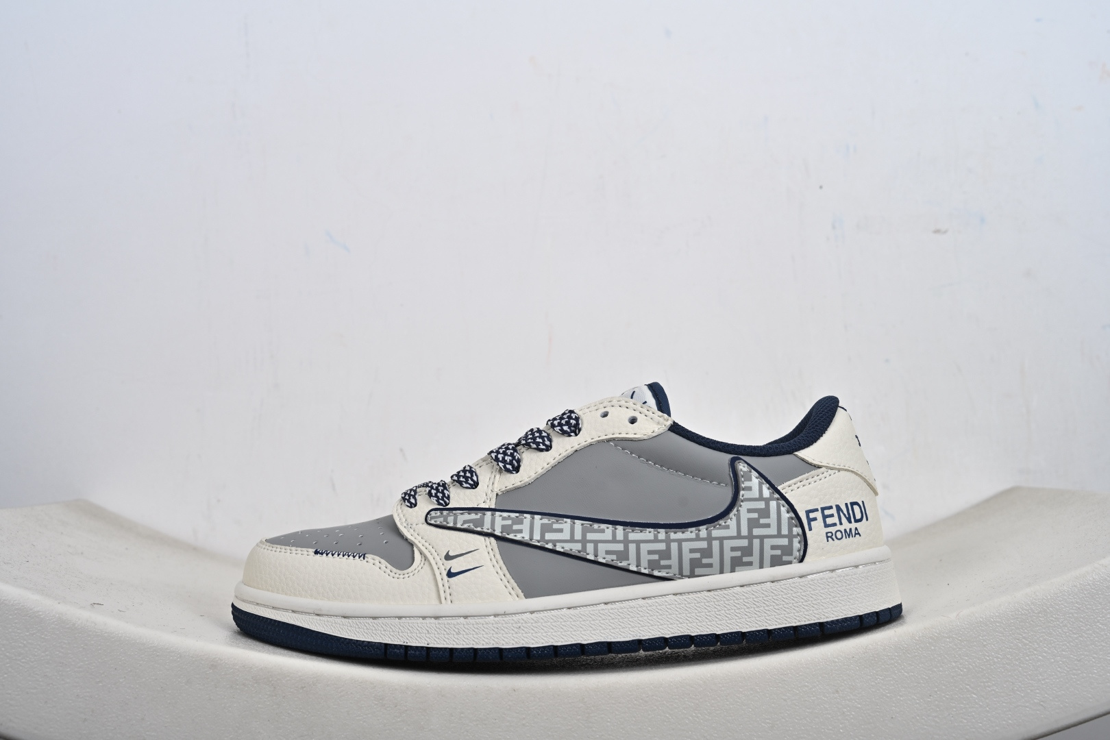 Nike Air Jordan 1 x Travis Scott AJ1倒勾 乔一倒钩 ‘DIY’定制 耐克 低帮文化篮球鞋 LD2028-068