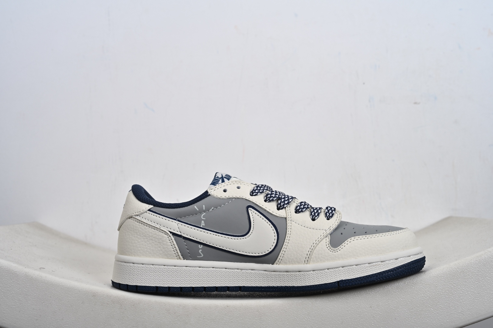 Nike Air Jordan 1 x Travis Scott AJ1倒勾 乔一倒钩 ‘DIY’定制 耐克 低帮文化篮球鞋 LD2028-068