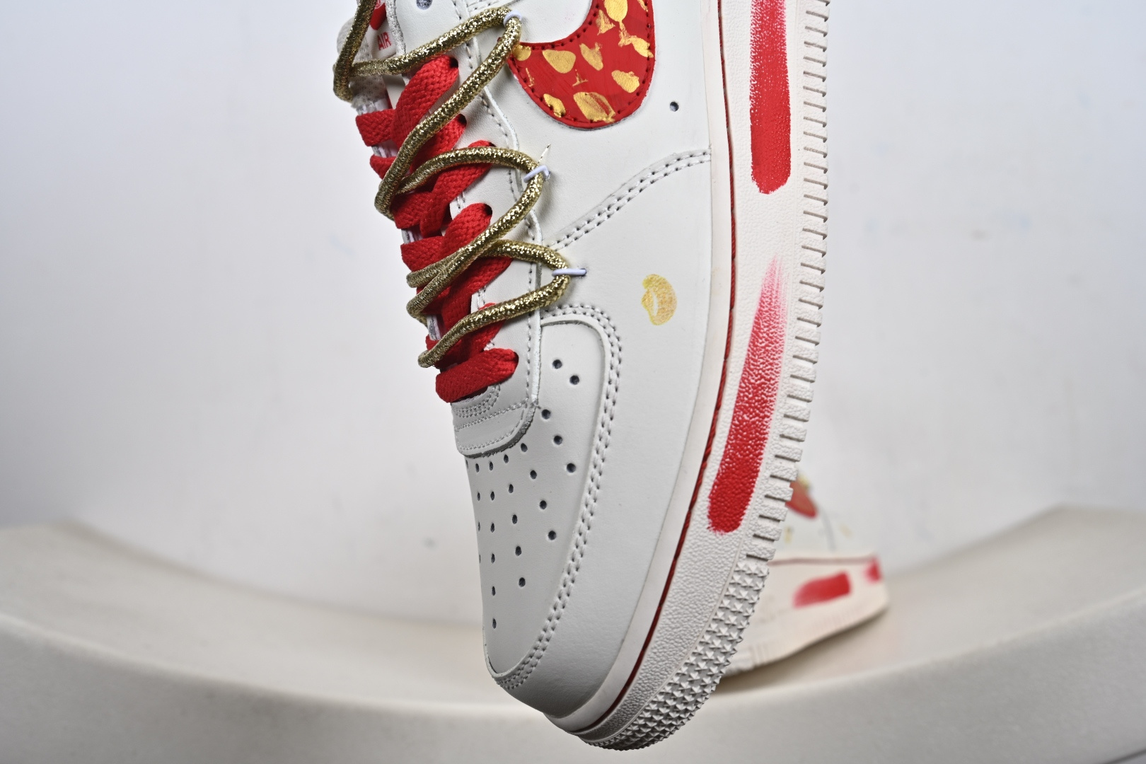 定制版Nike Air Force 1'07 Low ”Lucky Steed Traces” 手绘涂鸦 马年限定 赤金瑞马 空军一号低帮休闲板鞋 SD2023-402-Top High Quatity Cheap Sneakers Fashion Clothing Clothes Bags handbags Shoes of all Brand wholesale With The best Quality And Beautiful Price from China Factory Chinese suppliers wholesaler seller 定制版Nike Air Force 1'07 Low ”Lucky Steed Traces” 手绘涂鸦 马年限定 赤金瑞马 空军一号低帮休闲板鞋 SD2023-402