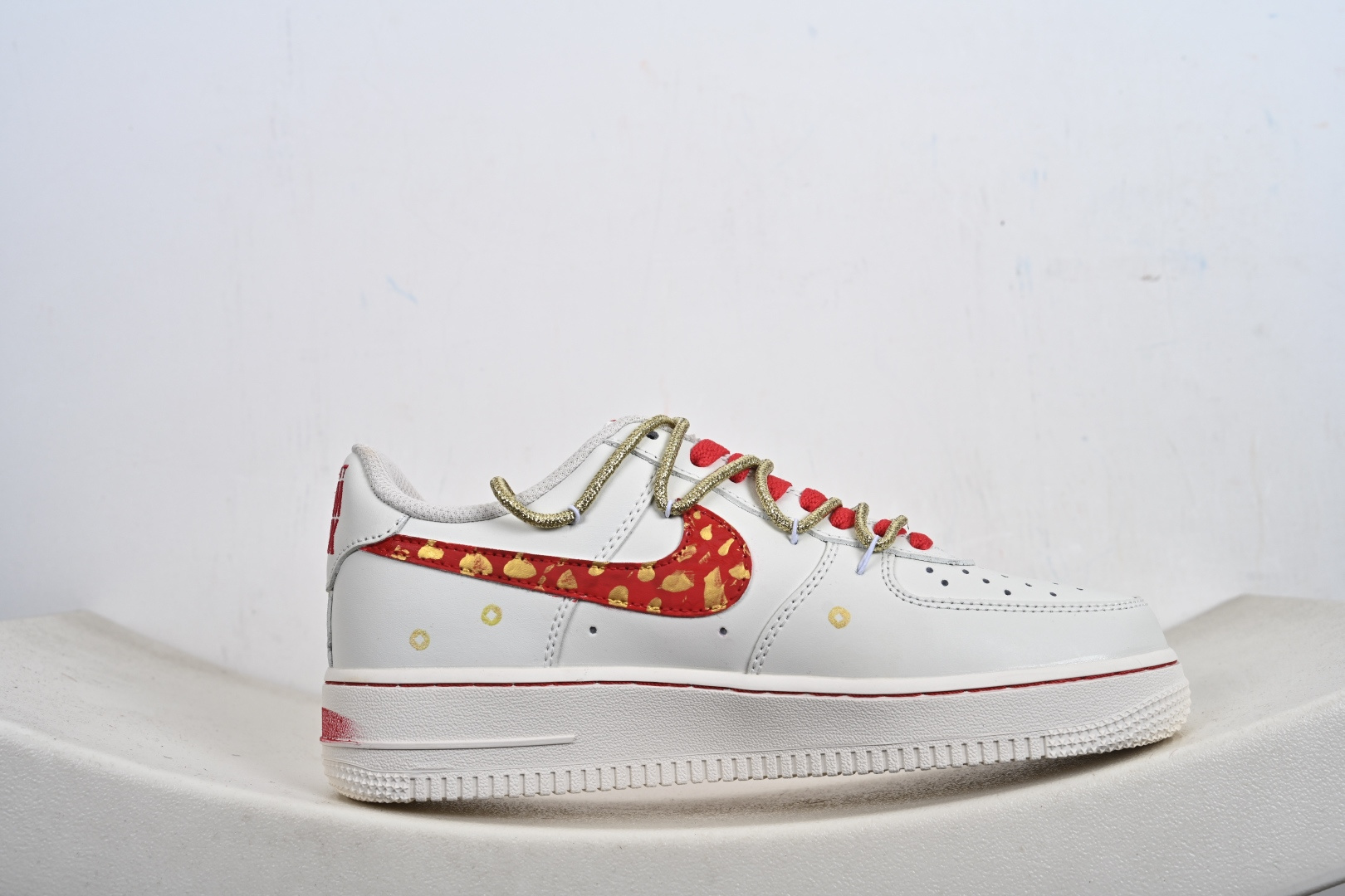 定制版Nike Air Force 1'07 Low ”Lucky Steed Traces” 手绘涂鸦 马年限定 赤金瑞马 空军一号低帮休闲板鞋 SD2023-402-Top High Quatity Cheap Sneakers Fashion Clothing Clothes Bags handbags Shoes of all Brand wholesale With The best Quality And Beautiful Price from China Factory Chinese suppliers wholesaler seller 定制版Nike Air Force 1'07 Low ”Lucky Steed Traces” 手绘涂鸦 马年限定 赤金瑞马 空军一号低帮休闲板鞋 SD2023-402