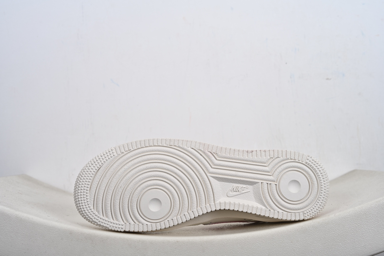 定制版Nike Air Force 1'07 Low ”Lucky Steed Traces” 手绘涂鸦 马年限定 赤金瑞马 空军一号低帮休闲板鞋 SD2023-402-Top High Quatity Cheap Sneakers Fashion Clothing Clothes Bags handbags Shoes of all Brand wholesale With The best Quality And Beautiful Price from China Factory Chinese suppliers wholesaler seller 定制版Nike Air Force 1'07 Low ”Lucky Steed Traces” 手绘涂鸦 马年限定 赤金瑞马 空军一号低帮休闲板鞋 SD2023-402
