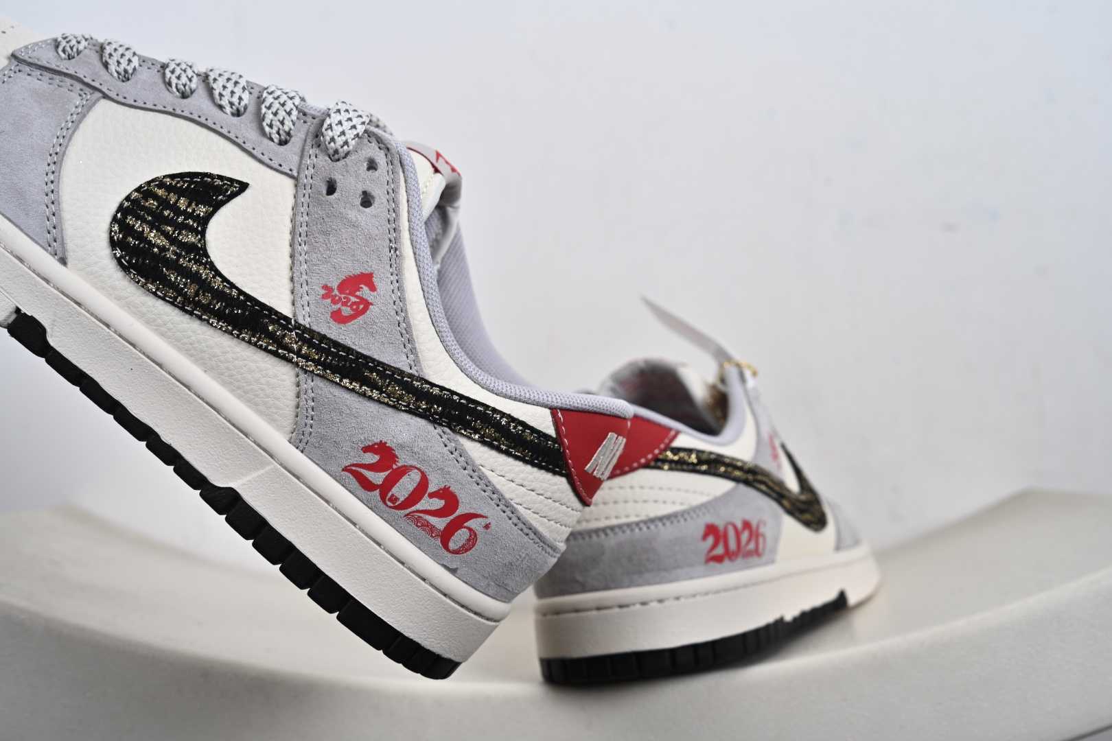 定制版 Nike dunk Low 丙午 马年限定 灰白黑勾 红低帮休闲板鞋 LX1988-819