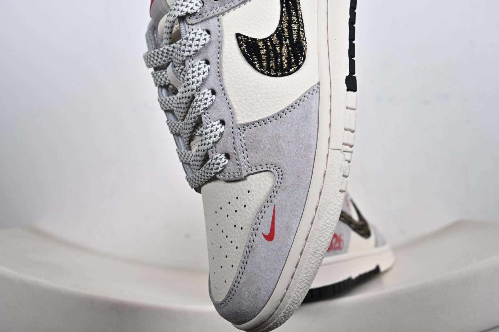定制版 Nike dunk Low 丙午 马年限定 灰白黑勾 红低帮休闲板鞋 LX1988-819