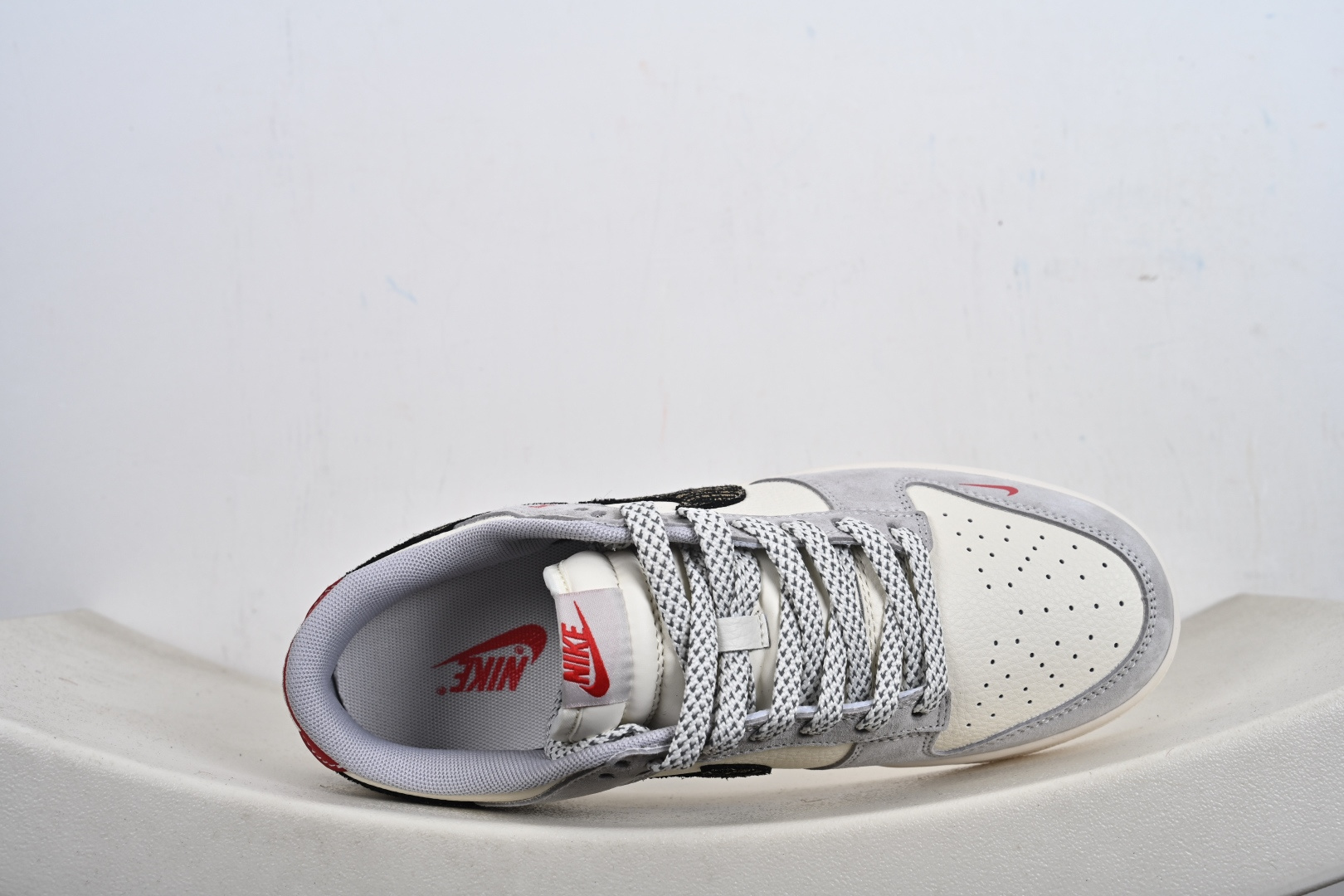 定制版 Nike dunk Low 丙午 马年限定 灰白黑勾 红低帮休闲板鞋 LX1988-819