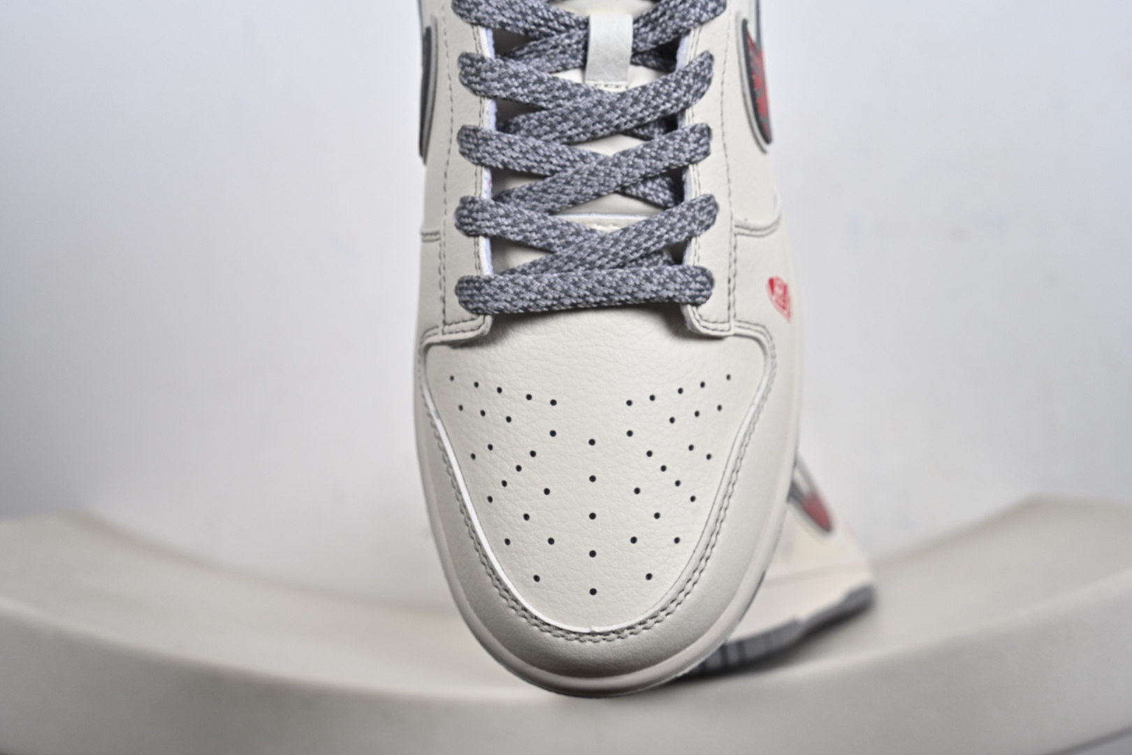 定制版 Nike dunk Low 丙午 马年限定 灰祥云勾 红低帮休闲板鞋 YX5066-417
