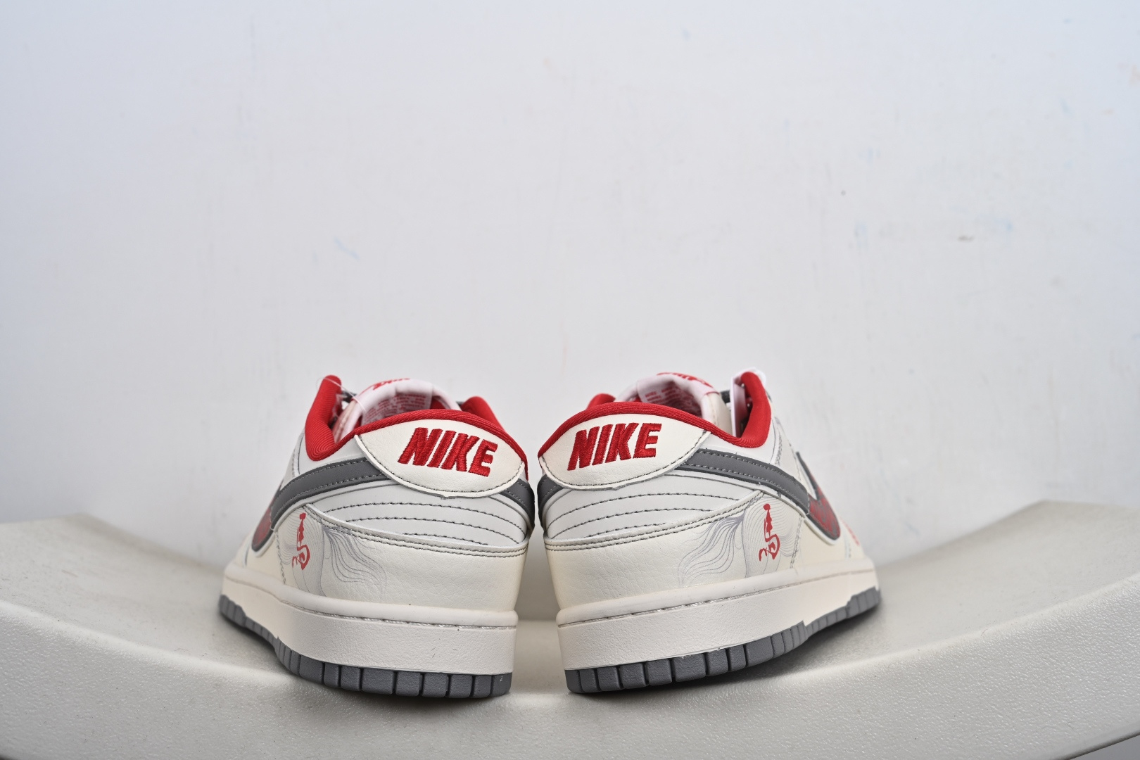 定制版 Nike dunk Low 丙午 马年限定 灰祥云勾 红低帮休闲板鞋 YX5066-417