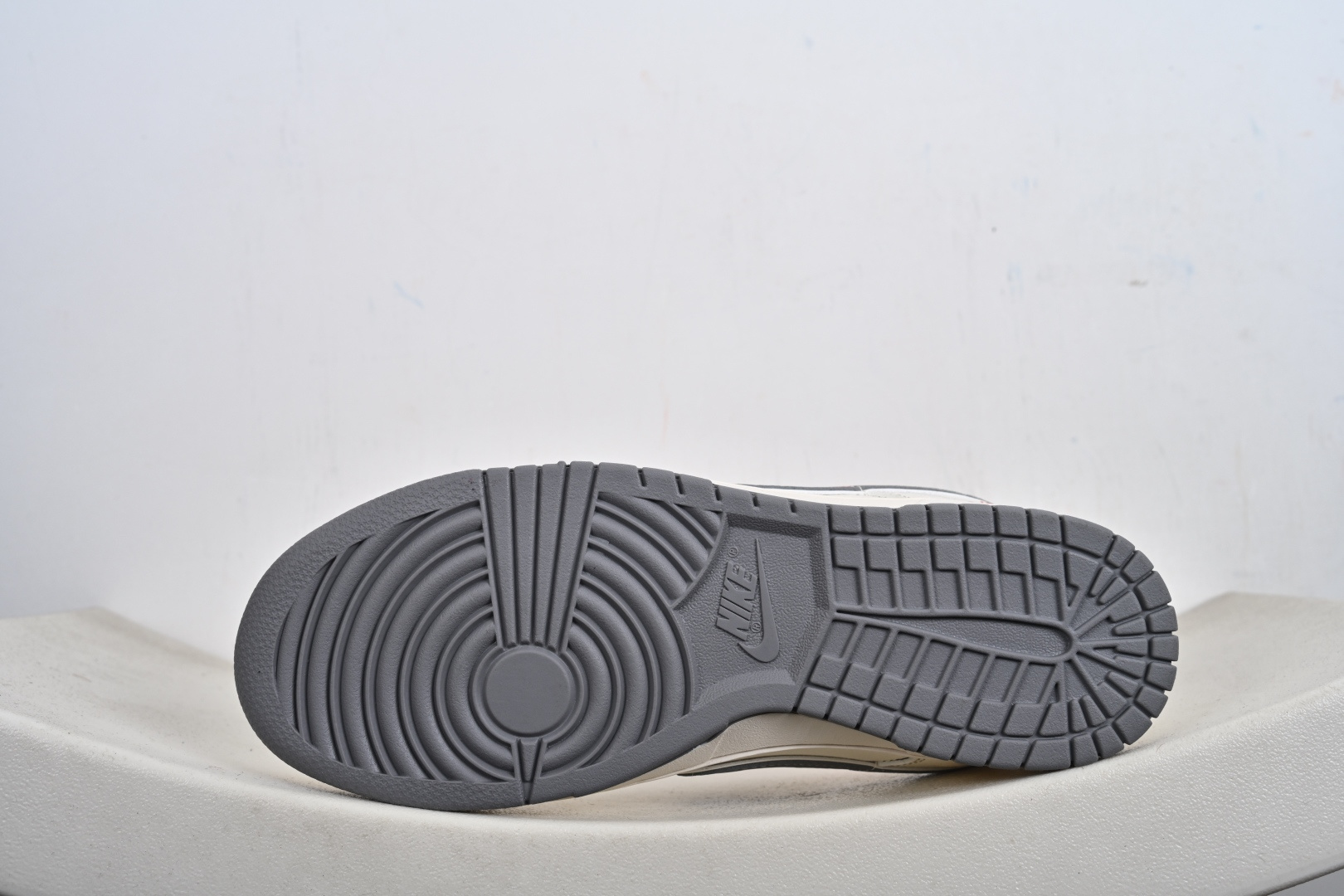 定制版 Nike dunk Low 丙午 马年限定 灰祥云勾 红低帮休闲板鞋 YX5066-417