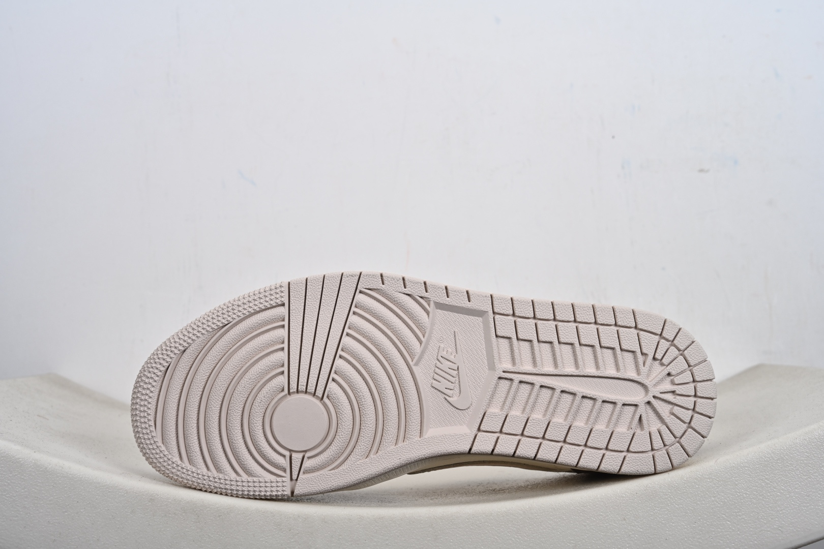 Nike Air Jordan 1 Low 马年限定 定制AJ联名-高端定制 低帮复古文化板鞋 SD6868-141-Top High Quatity Cheap Sneakers Fashion Clothing Clothes Bags handbags Shoes of all Brand wholesale With The best Quality And Beautiful Price from China Factory Chinese suppliers wholesaler seller Nike Air Jordan 1 Low 马年限定 定制AJ联名-高端定制 低帮复古文化板鞋 SD6868-141