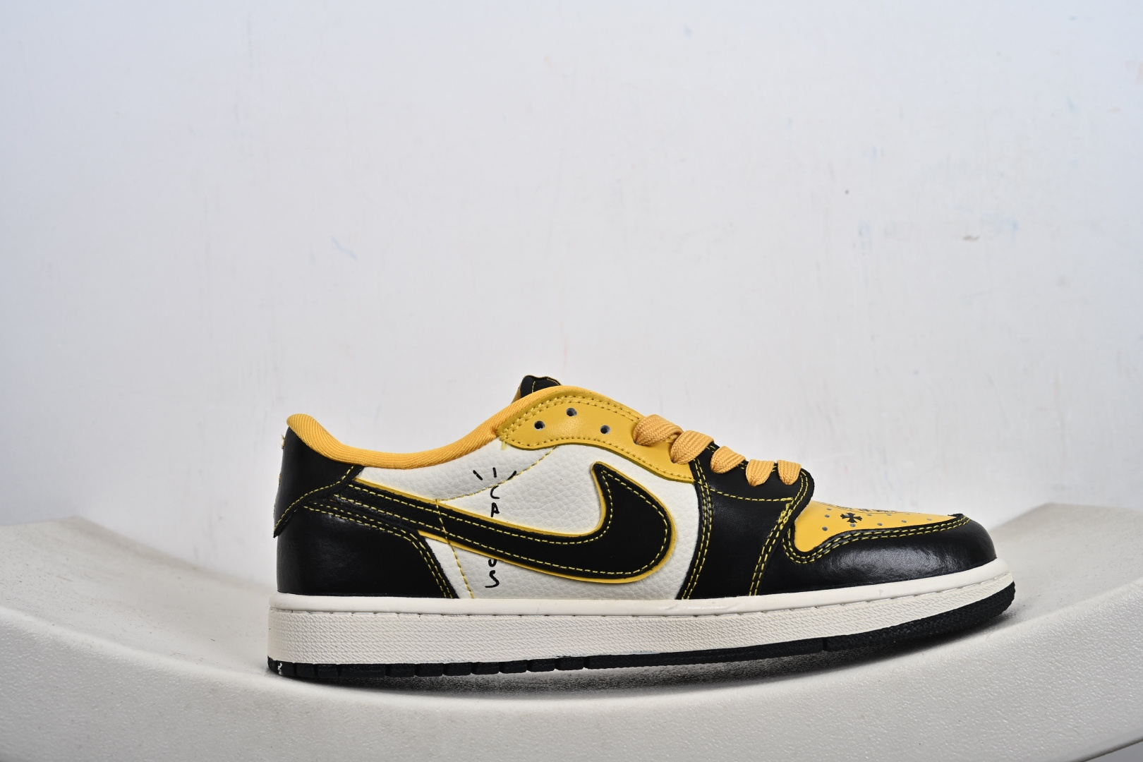 Nike Air Jordan 1 Low 克罗心联名 定制AJ联名-高端定制 低帮复古文化板鞋 XB1979-026