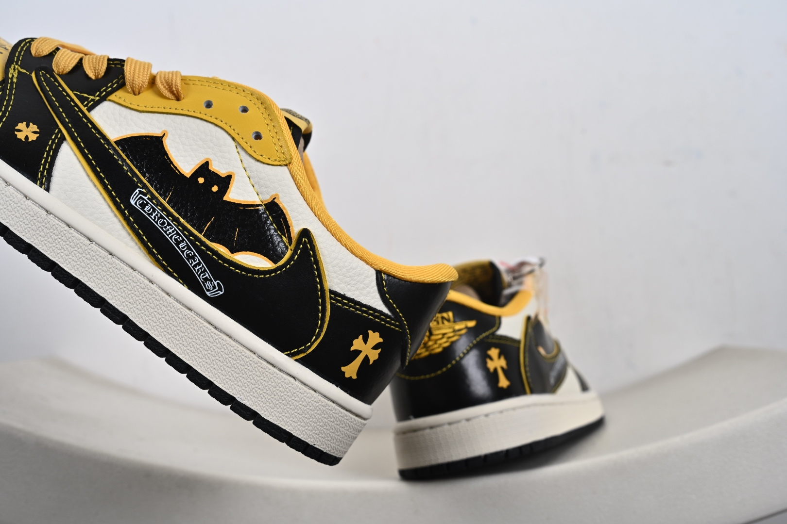 Nike Air Jordan 1 Low 克罗心联名 定制AJ联名-高端定制 低帮复古文化板鞋 XB1979-026