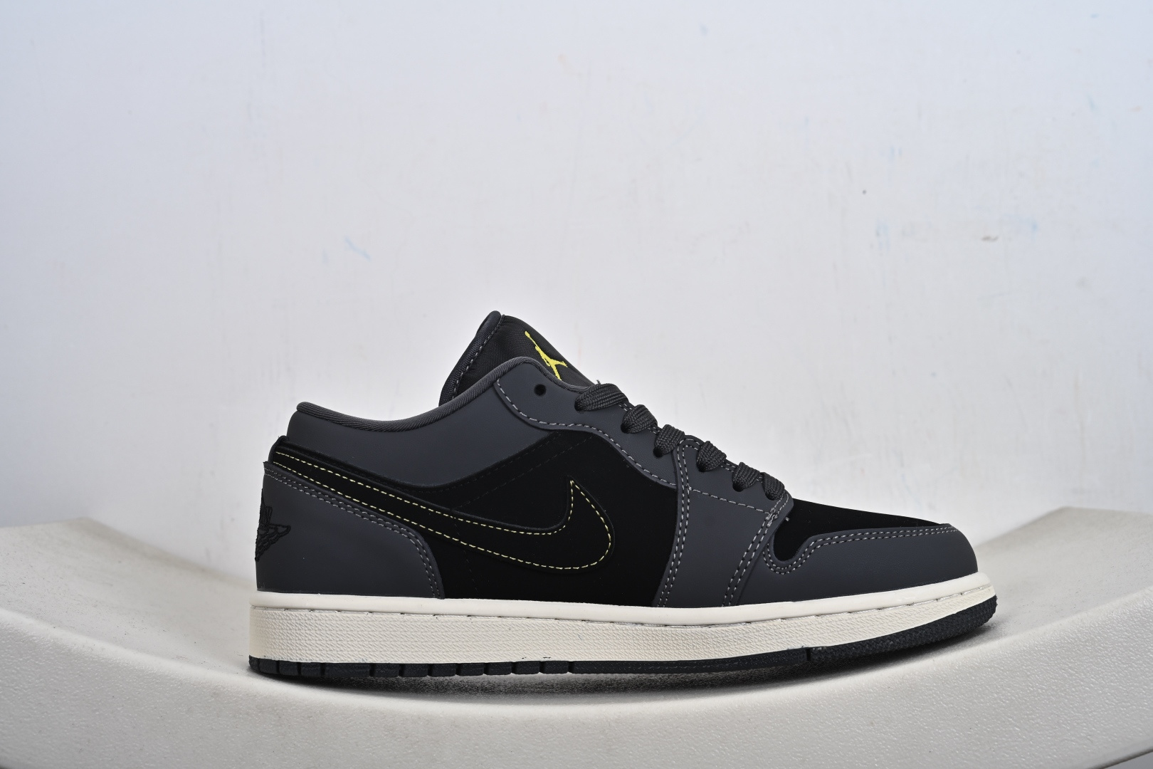 街头奢潮 Air Jordan 1 Low 迪奥联名 乔丹爆款高端定制 QJ1988-007-Top High Quatity Cheap Sneakers Fashion Clothing Clothes Bags handbags Shoes of all Brand wholesale With The best Quality And Beautiful Price from China Factory Chinese suppliers wholesaler seller 街头奢潮 Air Jordan 1 Low 迪奥联名 乔丹爆款高端定制 QJ1988-007
