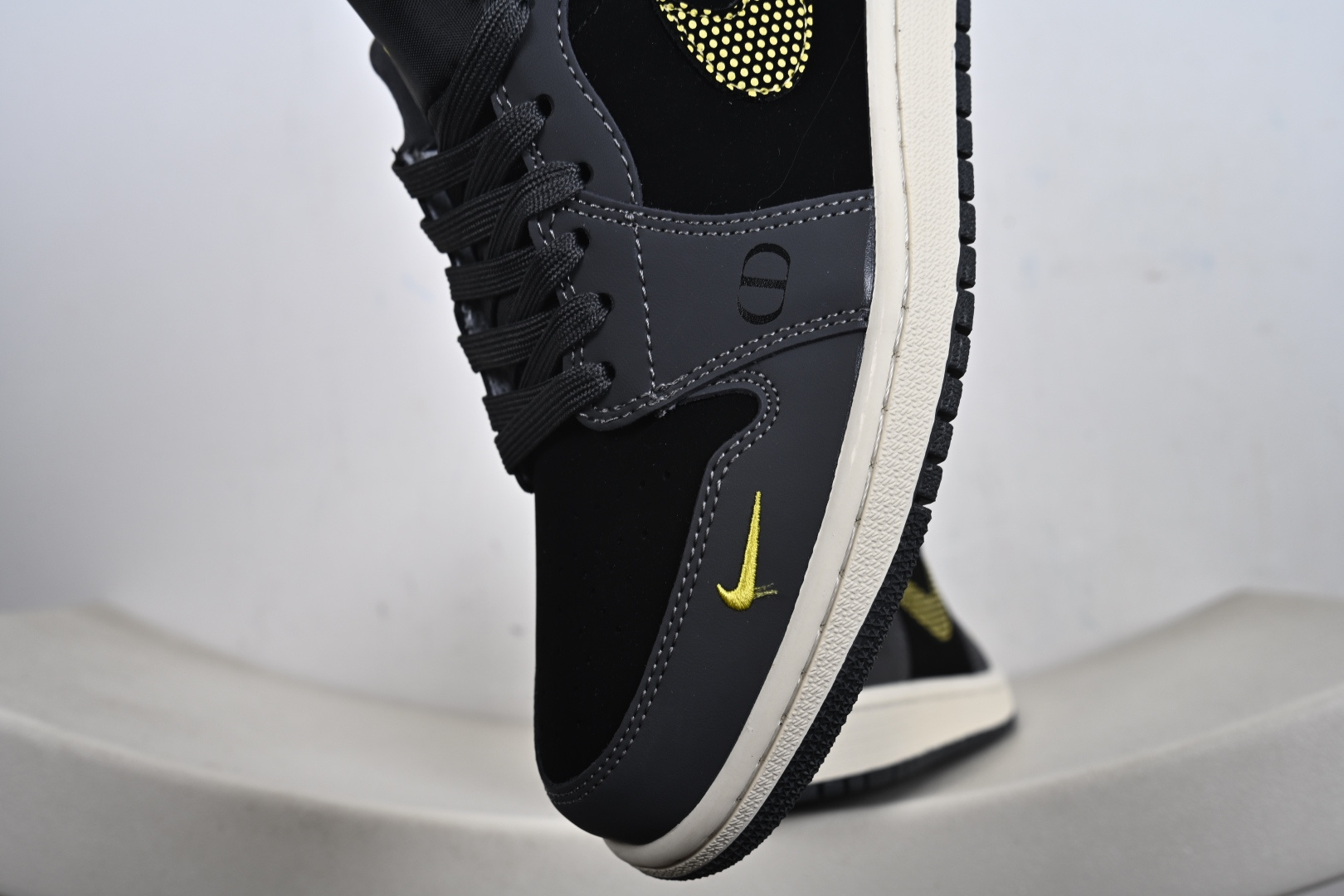 街头奢潮 Air Jordan 1 Low 迪奥联名 乔丹爆款高端定制 QJ1988-007-Top High Quatity Cheap Sneakers Fashion Clothing Clothes Bags handbags Shoes of all Brand wholesale With The best Quality And Beautiful Price from China Factory Chinese suppliers wholesaler seller 街头奢潮 Air Jordan 1 Low 迪奥联名 乔丹爆款高端定制 QJ1988-007
