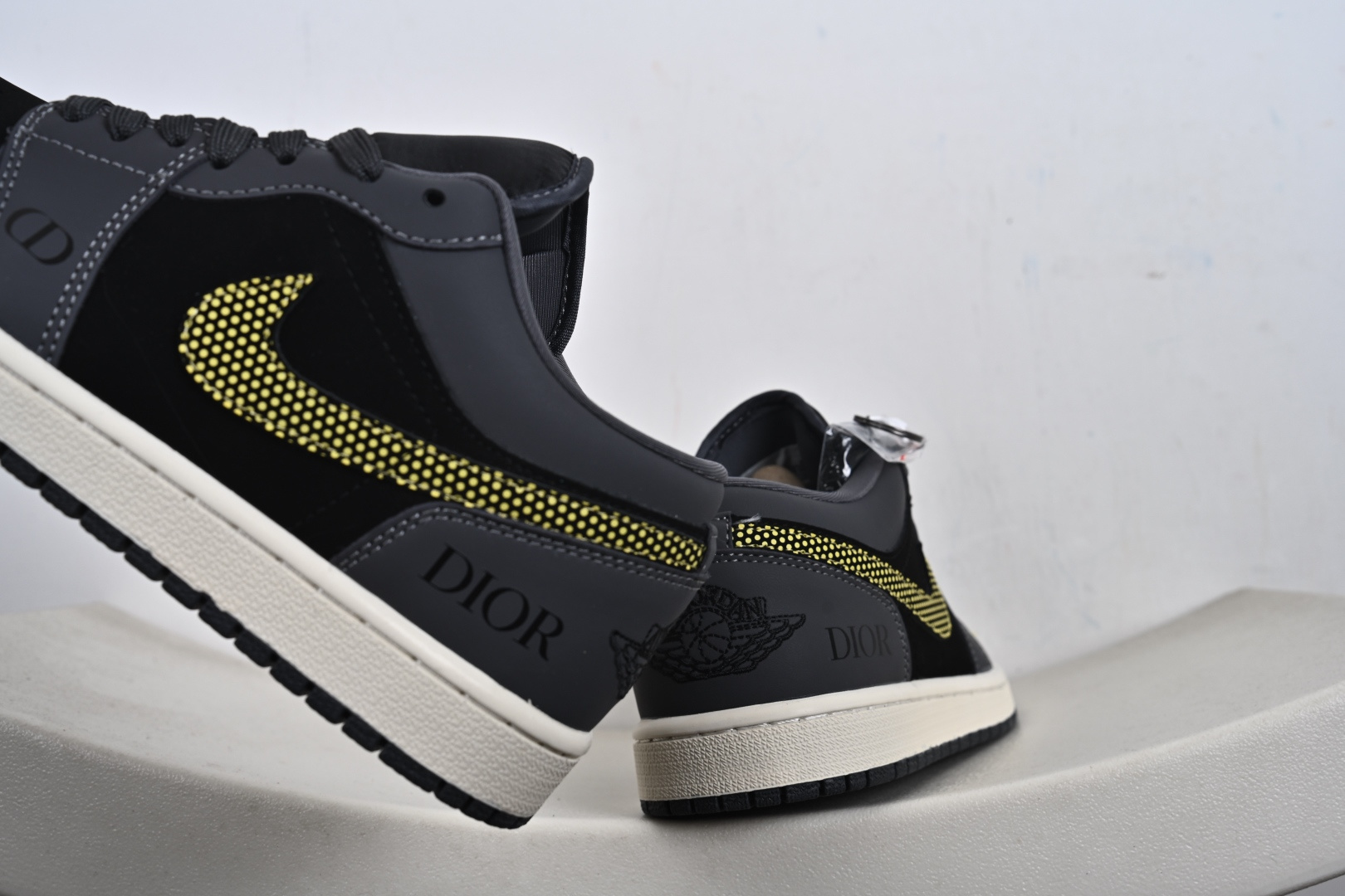 街头奢潮 Air Jordan 1 Low 迪奥联名 乔丹爆款高端定制 QJ1988-007-Top High Quatity Cheap Sneakers Fashion Clothing Clothes Bags handbags Shoes of all Brand wholesale With The best Quality And Beautiful Price from China Factory Chinese suppliers wholesaler seller 街头奢潮 Air Jordan 1 Low 迪奥联名 乔丹爆款高端定制 QJ1988-007