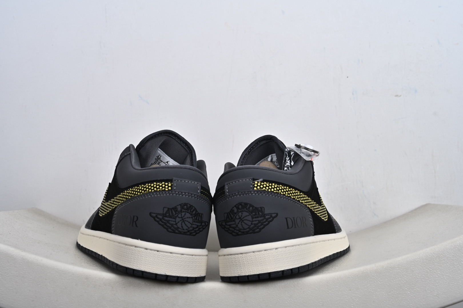 街头奢潮 Air Jordan 1 Low 迪奥联名 乔丹爆款高端定制 QJ1988-007-Top High Quatity Cheap Sneakers Fashion Clothing Clothes Bags handbags Shoes of all Brand wholesale With The best Quality And Beautiful Price from China Factory Chinese suppliers wholesaler seller 街头奢潮 Air Jordan 1 Low 迪奥联名 乔丹爆款高端定制 QJ1988-007