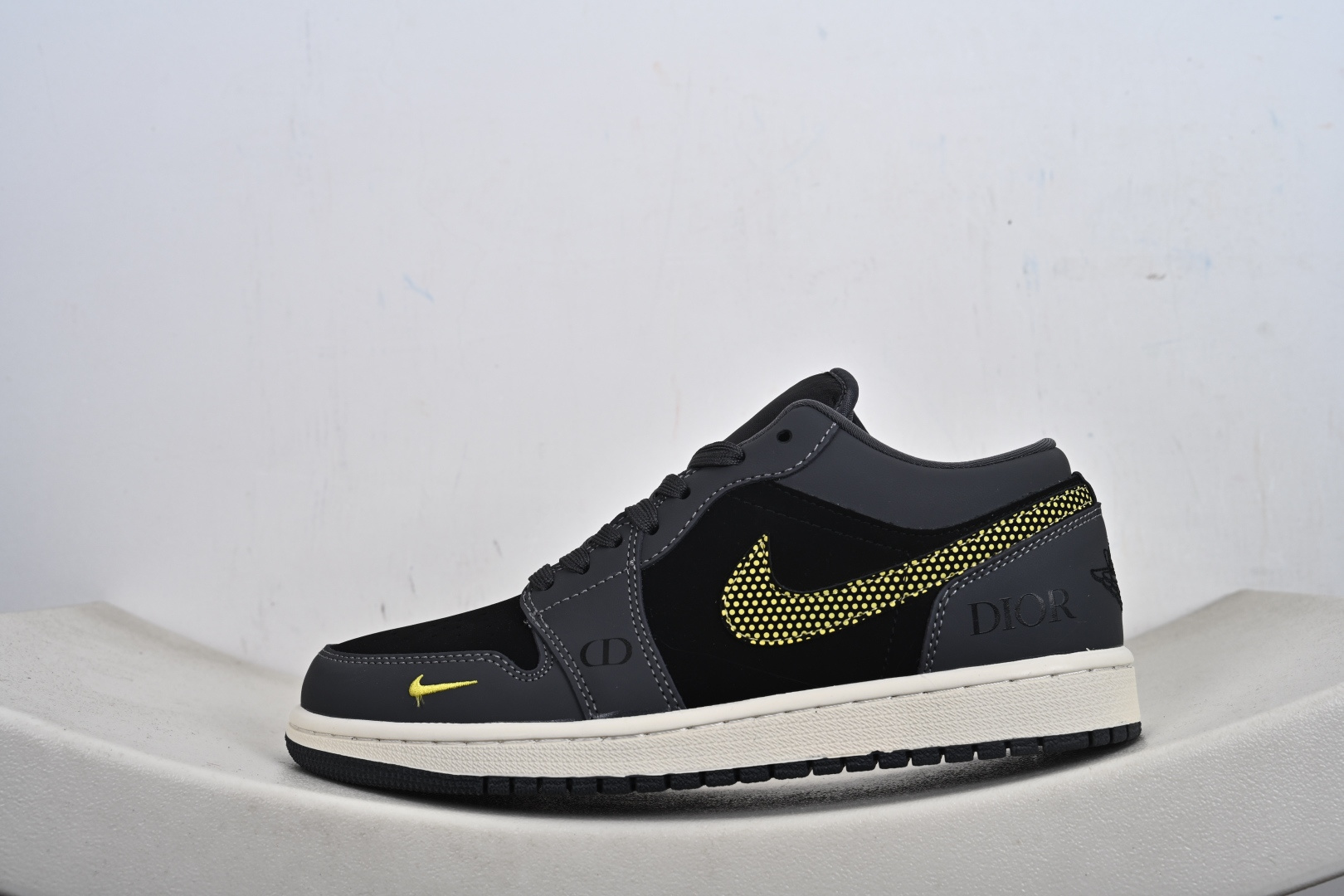 街头奢潮 Air Jordan 1 Low 迪奥联名 乔丹爆款高端定制 QJ1988-007-Top High Quatity Cheap Sneakers Fashion Clothing Clothes Bags handbags Shoes of all Brand wholesale With The best Quality And Beautiful Price from China Factory Chinese suppliers wholesaler seller 街头奢潮 Air Jordan 1 Low 迪奥联名 乔丹爆款高端定制 QJ1988-007