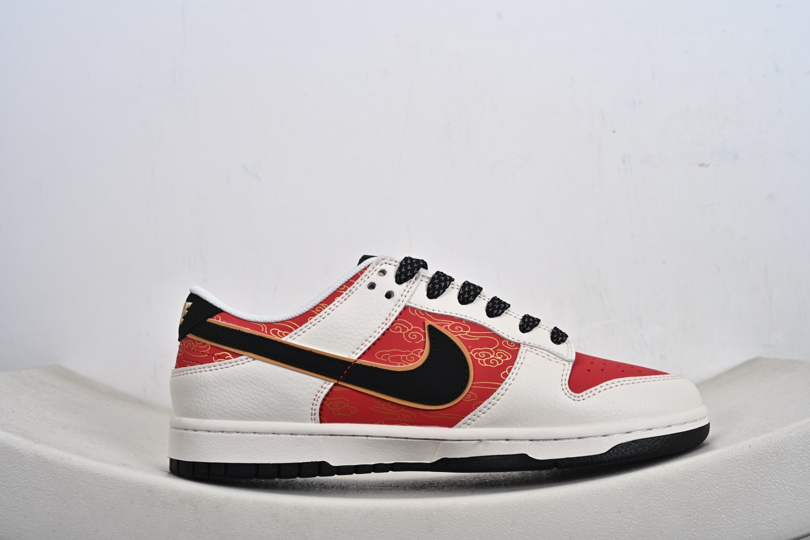 2026马年限定 Nike Dunk Low 爆款高端定制 米白基底+中国红主色+黑金点缀 QW5288-115
