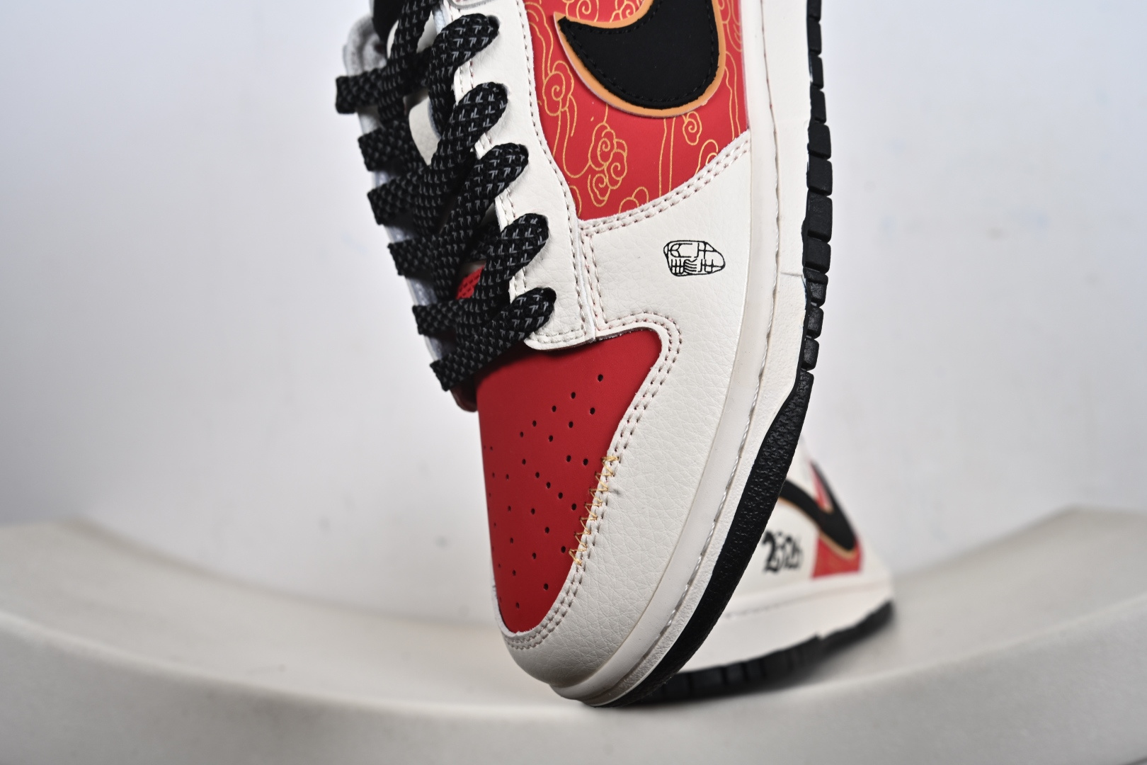2026马年限定 Nike Dunk Low 爆款高端定制 米白基底+中国红主色+黑金点缀 QW5288-115