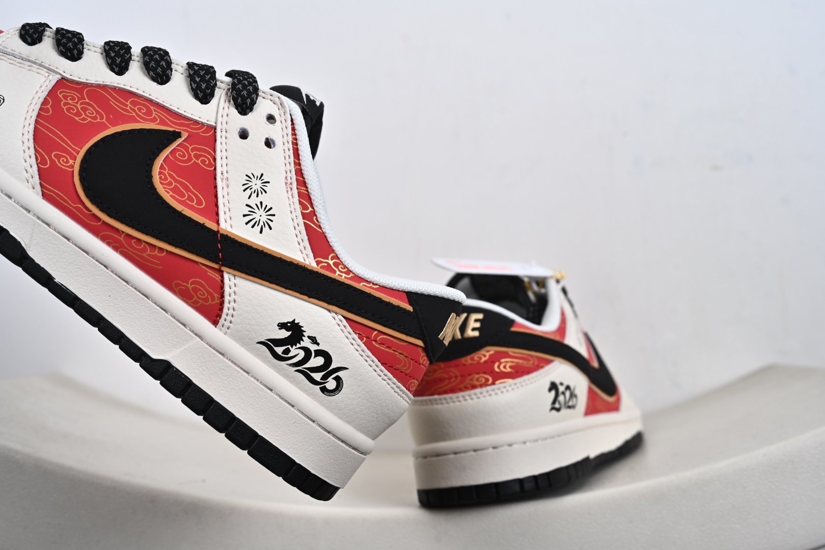 2026马年限定 Nike Dunk Low 爆款高端定制 米白基底+中国红主色+黑金点缀 QW5288-115